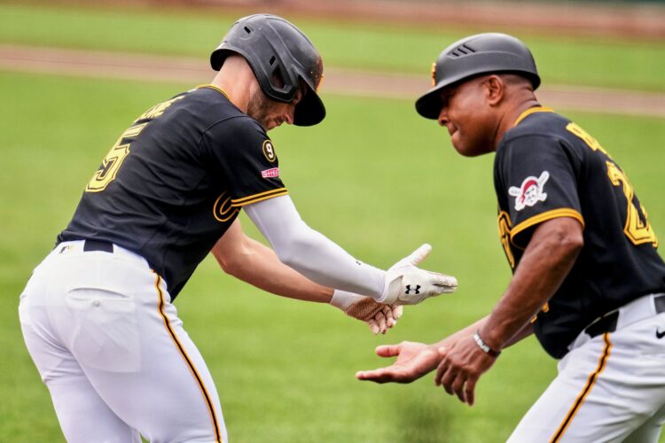 Lowe, Davis lead Pirates past Mariners